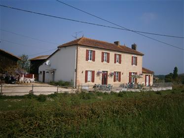 Rurale Franceză Fermă Pe 10 Ha Cu Lac De Pescuit