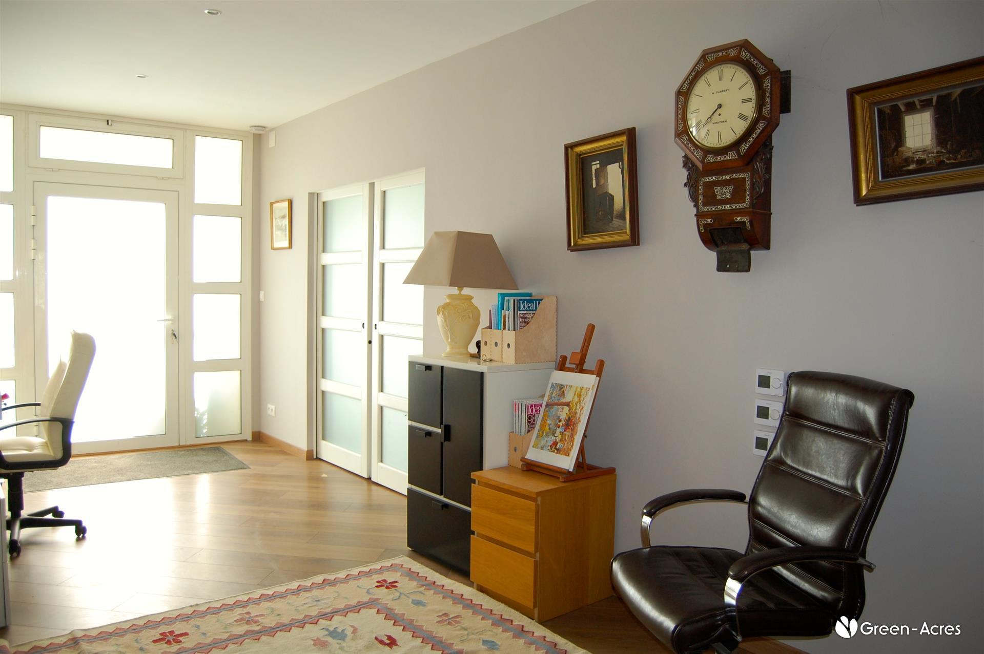 Vilă Si Apartament Separat In Grădini 250 000